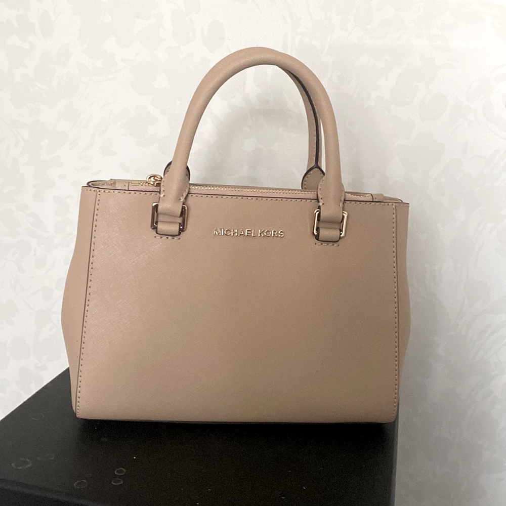 Michael Kors Kellen Tote in Cream-Gold, Like-New condition